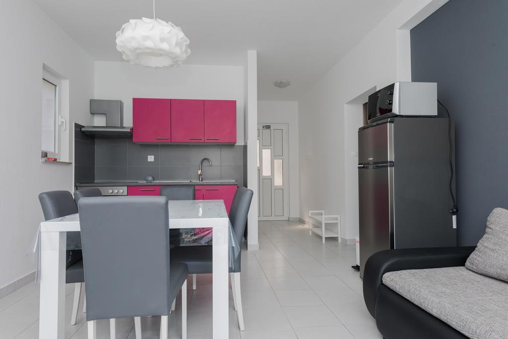 Apartment Dragan Grubisic Primošten المظهر الخارجي الصورة