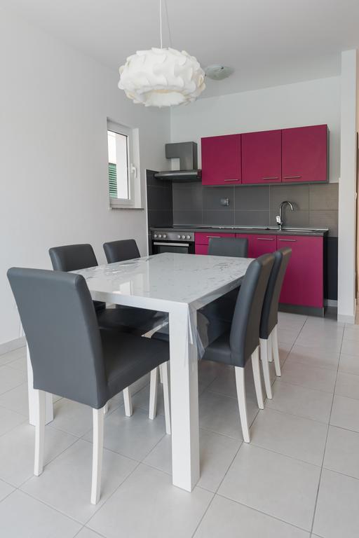 Apartment Dragan Grubisic Primošten المظهر الخارجي الصورة