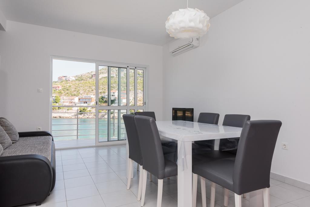 Apartment Dragan Grubisic Primošten المظهر الخارجي الصورة